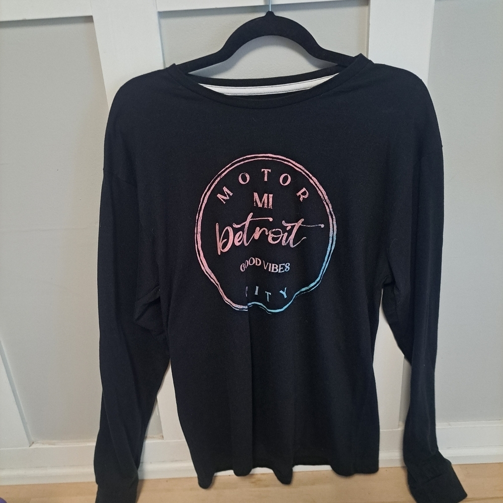 Salt Creek “Detroit Good Vibes” Long Sleeve Graphic Tee – Women’s Medium